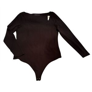 Abercrombie & Fitch Seamless
Long-Sleeve Squareneck Bodysuit